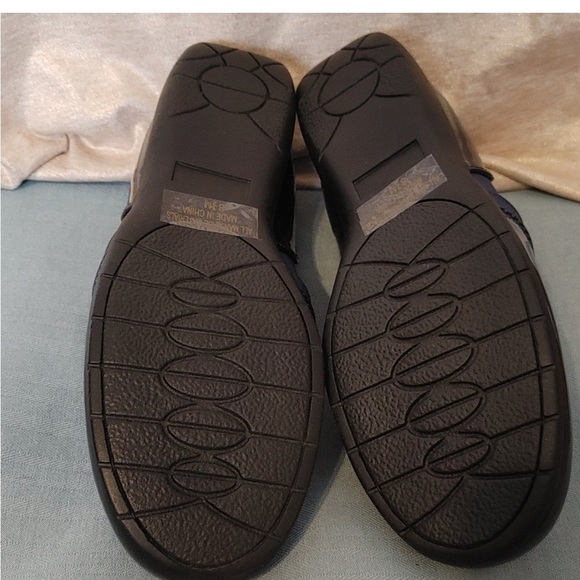 Angel Steps  Black/Navy Patent Leather accented flats with Arch Support size 10 - Picture 7 of 11